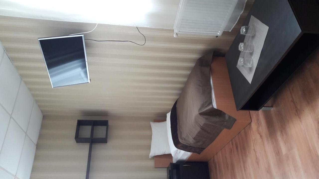 Leon Hotel Lviv Exterior photo