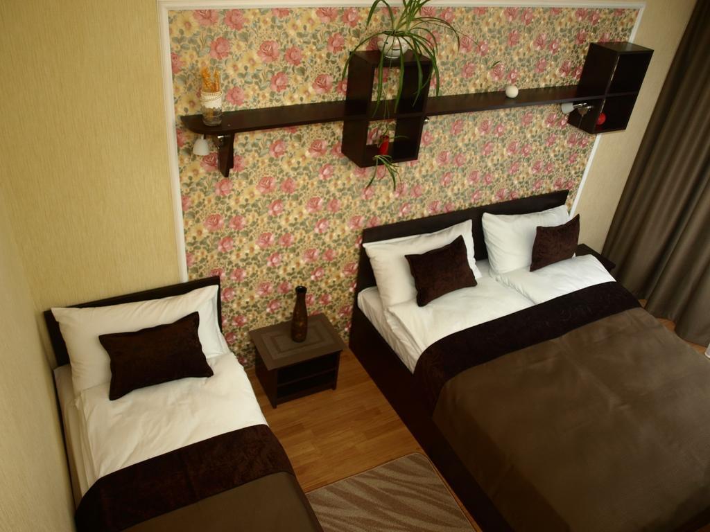 Leon Hotel Lviv Exterior photo