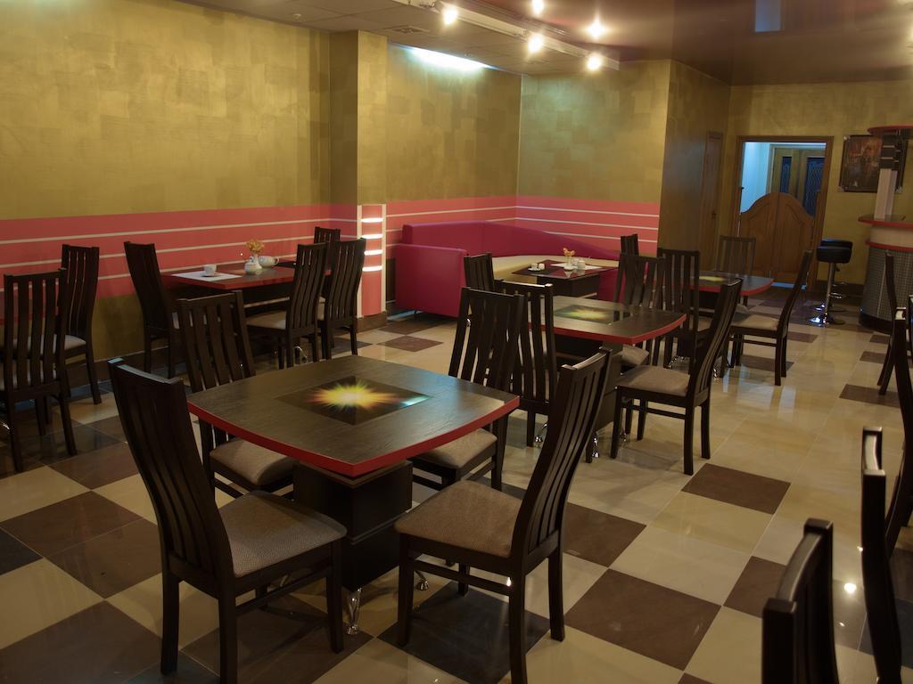 Leon Hotel Lviv Exterior photo